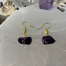 Load image into Gallery viewer, Purple color treated Howlite
